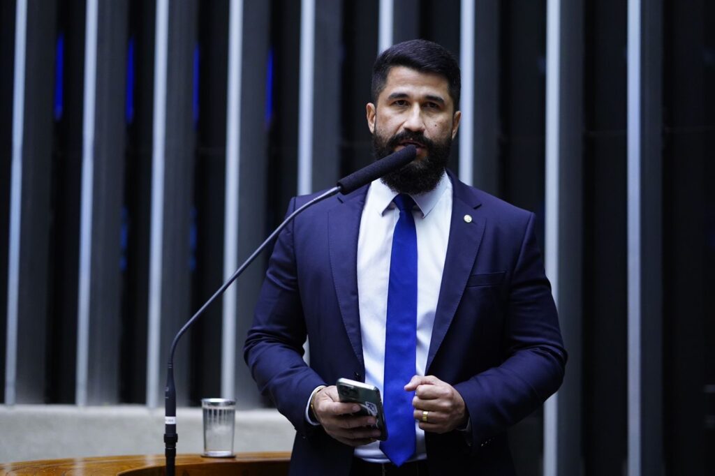 Deputado Federal Delegado Fabio Costa vota pela cassação de Chiquinho Brazão na CCJ