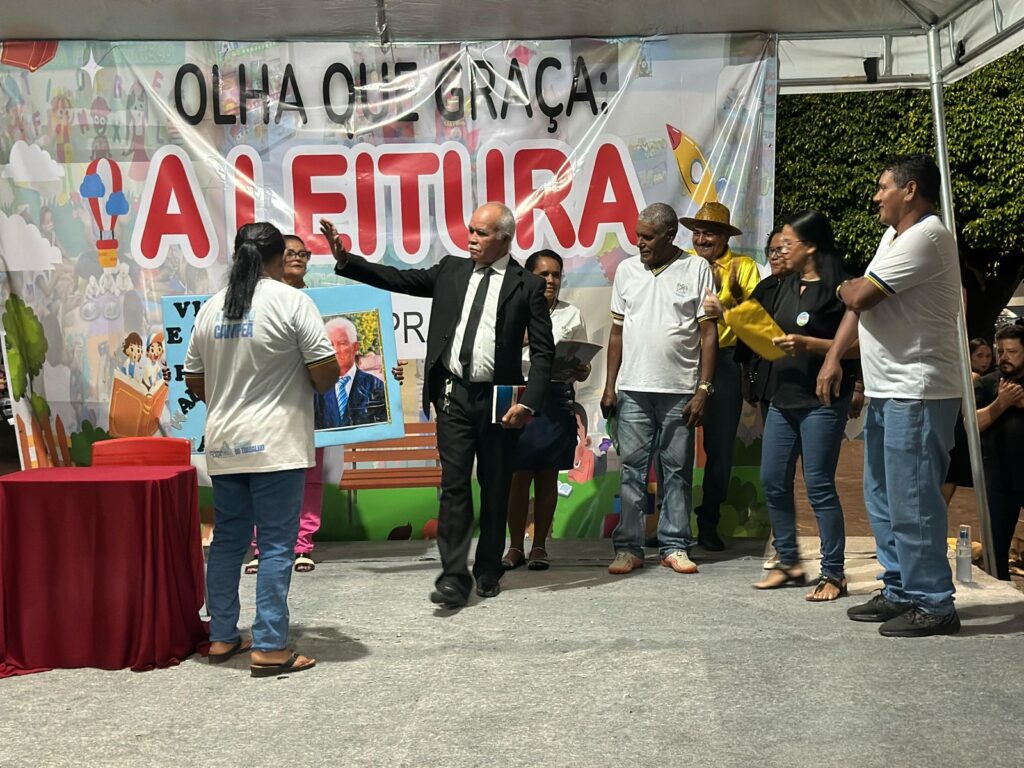 Educação Lajense promove grande ação de leitura em praça pública e mobiliza todos os estudantes do município