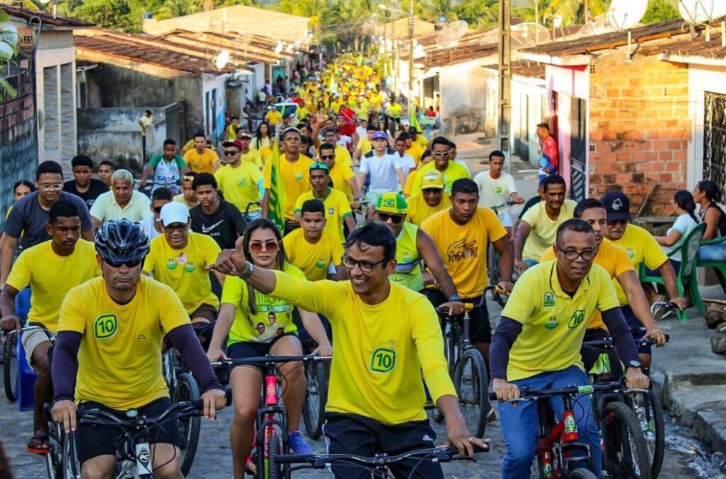 Ellisson Santos participa de pedalada e arrasta centenas de eleitores em Passo de Camaragibe