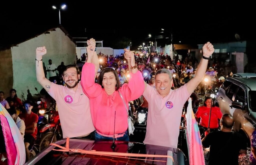 Socorrinho Melo participa de mega carreata e arrasta centenas de eleitores pelas ruas de Jacaré dos Homens