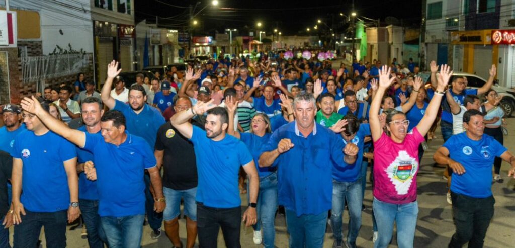 Higor Freitas leva multidão para as ruas de Porto Real do Colégio: “É um incentivo a mais”