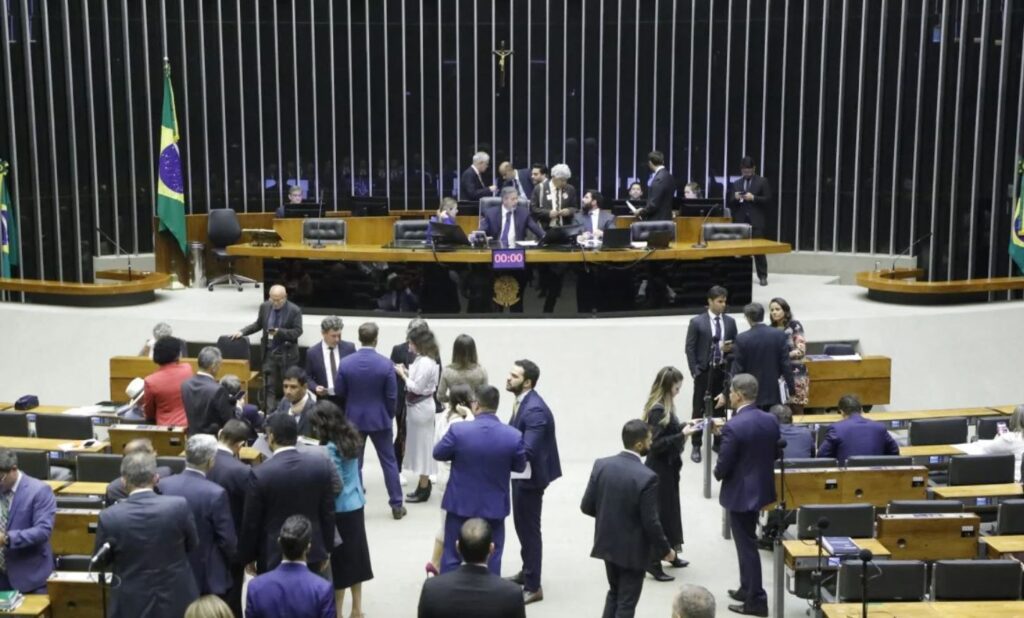 Reforma Tributária: Câmara rejeita imposto sobre grandes fortunas