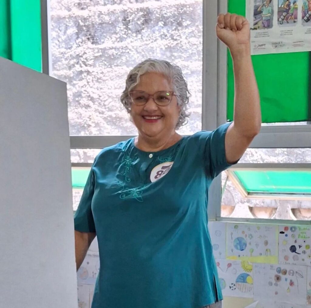 Lenilda vota em escola no Antares e se diz confiante a chegar no 2° turno