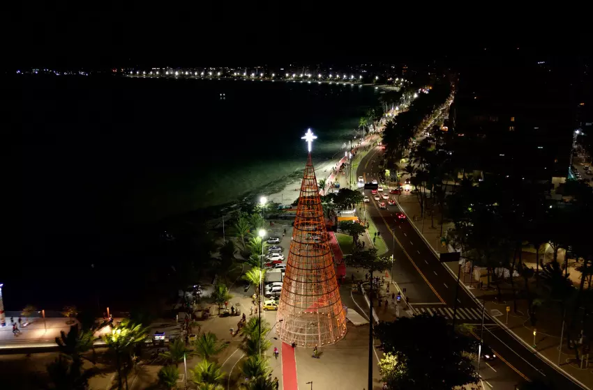 Árvore de Natal da Ponta Verde terá espetáculo de luz e música sincronizados