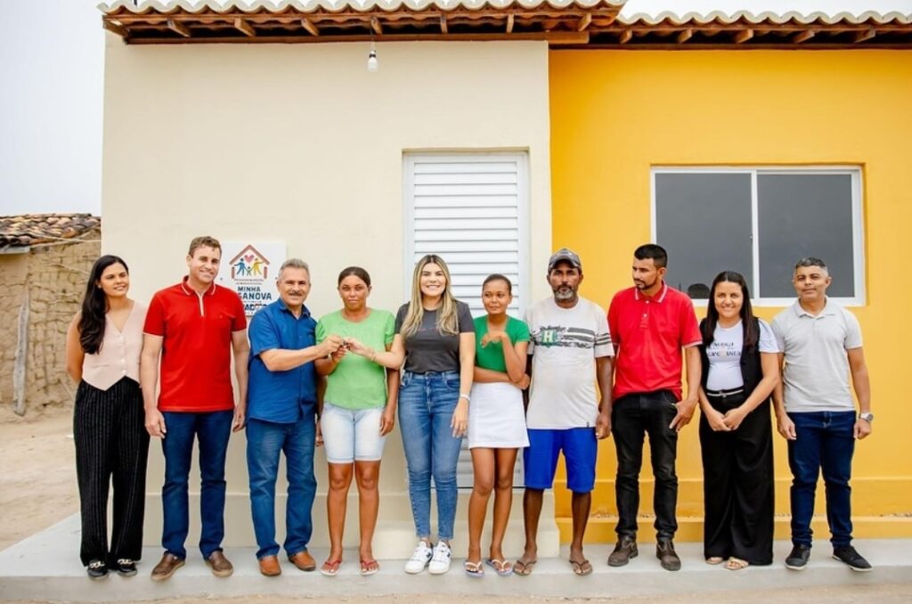 Prefeito Joãozinho de Senador Rui Palmeira entrega 4 novas casas à população através do Programa Minha Casa Nova