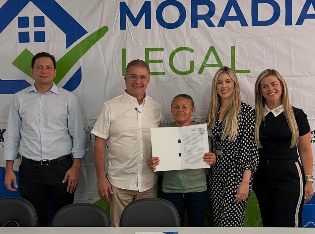 George Clemente celebra entrega do programa Moradia Legal em São Miguel dos Campos