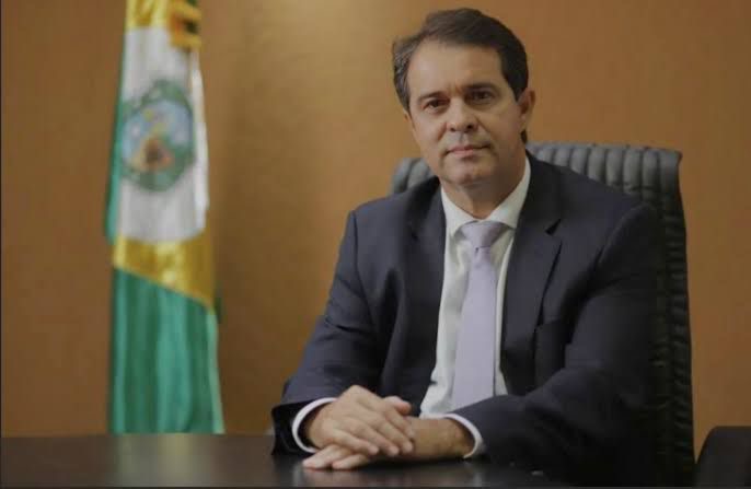 Prefeito de Fortaleza corta próprio salário, da vice e dos secretários