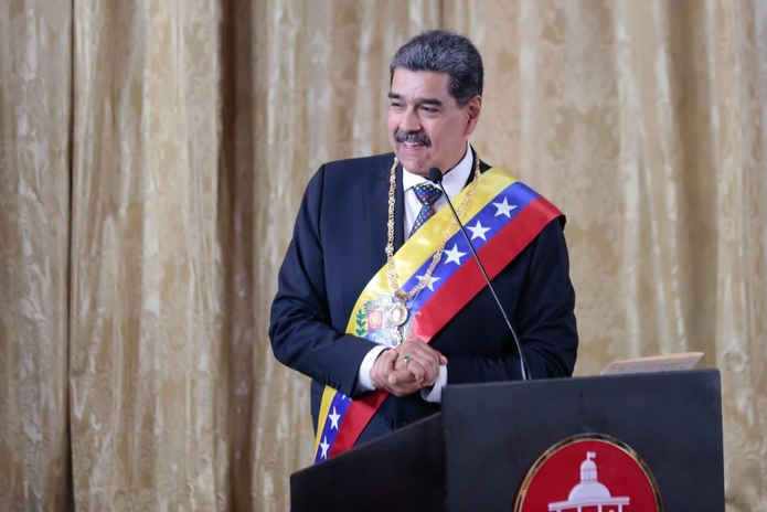 Nicolás Maduro toma posse para terceiro mandato em meio a críticas e isolamento internacional