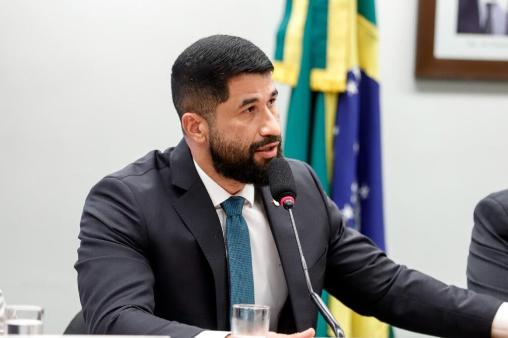 “A segurança que você divulga, governador, só existe no papel”, diz Fabio Costa sobre crise em Alagoas